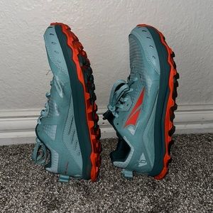 8.5B Altra Lone Peak 6